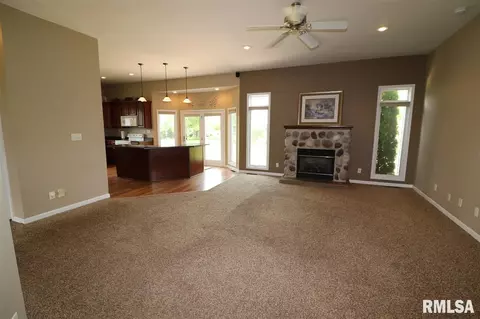 2117 W Brenyn Ct, Dunlap, IL 61525 photo 6