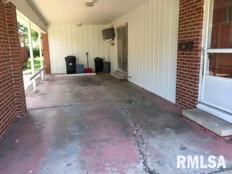 842 S 3rd Ave, Canton, IL 61520 photo 4