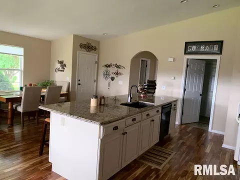 1064 Willow Rd, Macomb, IL 61455 photo 10