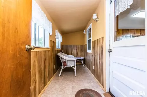 507 E 3rd St, Delavan, IL 61734 photo 3