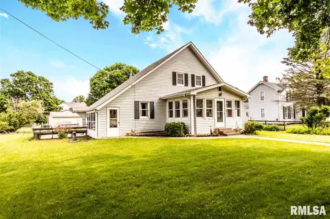 507 E 3rd St, Delavan, IL 61734 photo 2