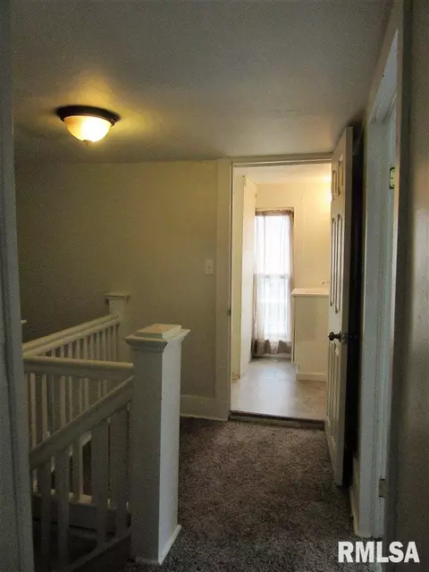 266 E Olive St, Canton, IL 61520 photo 8