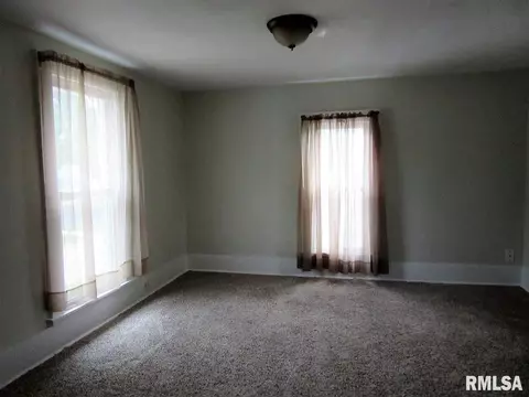 266 E Olive St, Canton, IL 61520 photo 12