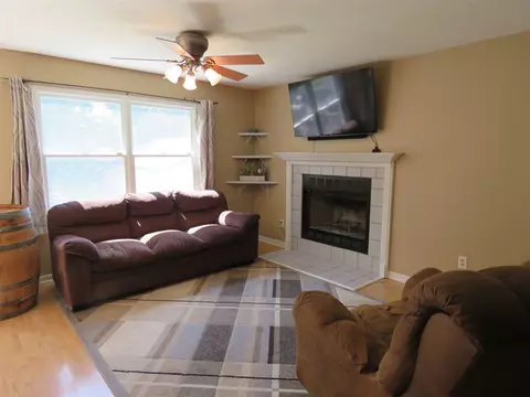 504 S Henry St, Eureka, IL 61530 photo 7