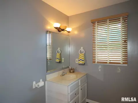 504 S Henry St, Eureka, IL 61530 photo 16