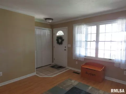 504 S Henry St, Eureka, IL 61530 photo 9
