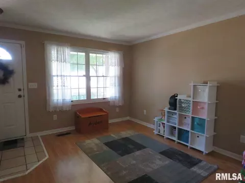 504 S Henry St, Eureka, IL 61530 photo 10