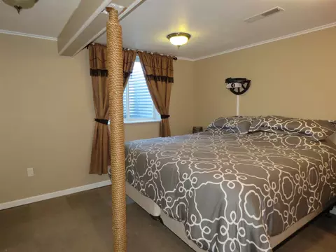 504 S Henry St, Eureka, IL 61530 photo 24