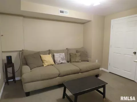 504 S Henry St, Eureka, IL 61530 photo 27