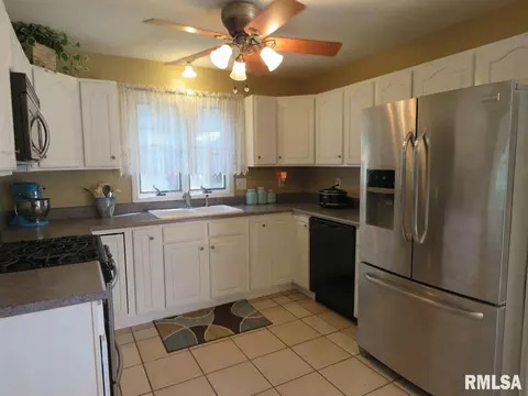504 S Henry St, Eureka, IL 61530 photo 4
