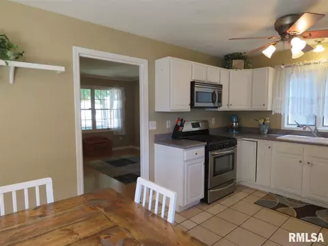 504 S Henry St, Eureka, IL 61530 photo 5