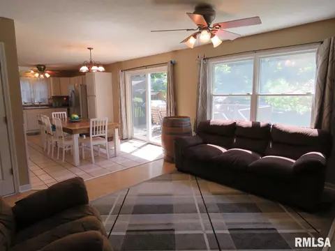 504 S Henry St, Eureka, IL 61530 photo 6