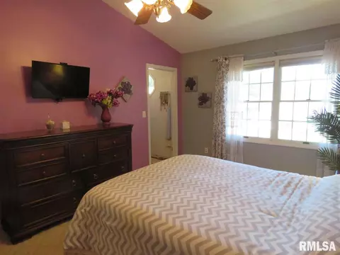 504 S Henry St, Eureka, IL 61530 photo 13