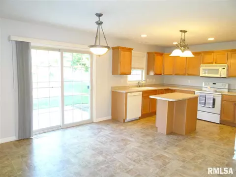 10904 N Crestpointe Ln, Dunlap, IL 61525 photo 7