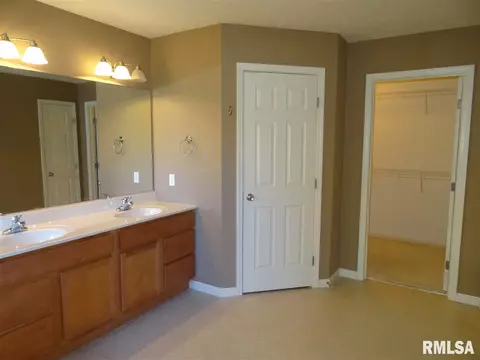 10904 N Crestpointe Ln, Dunlap, IL 61525 photo 17