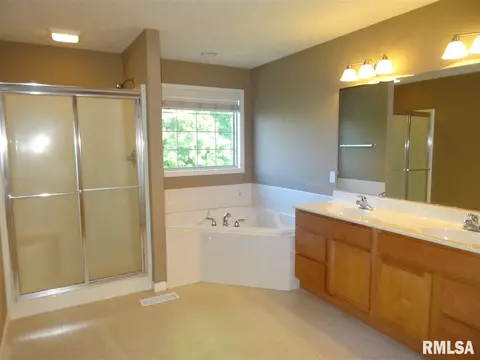 10904 N Crestpointe Ln, Dunlap, IL 61525 photo 16