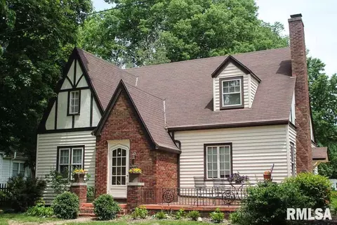 201 S Hamilton, Eureka, IL 61530 photo 2