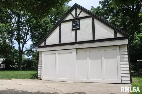 201 S Hamilton, Eureka, IL 61530 photo 3