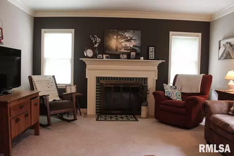 201 S Hamilton, Eureka, IL 61530 photo 4