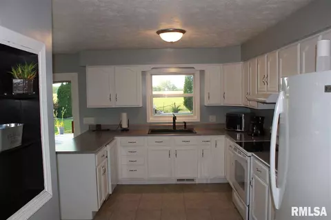 426 E Walnut St, Washburn, IL 61570 photo 12