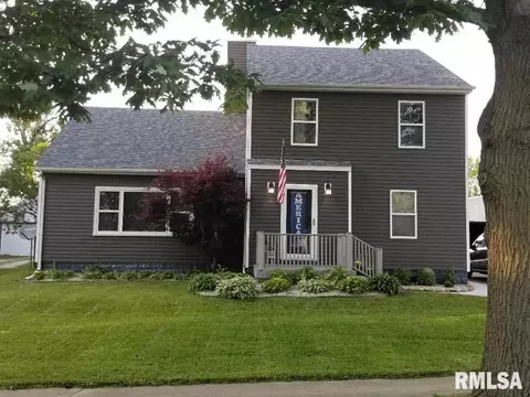 426 E Walnut St, Washburn, IL 61570 photo 1