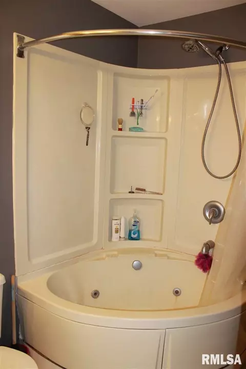 426 E Walnut St, Washburn, IL 61570 photo 24