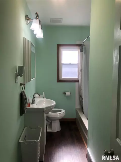 649 E Chestnut St, Canton, IL 61520 photo 8