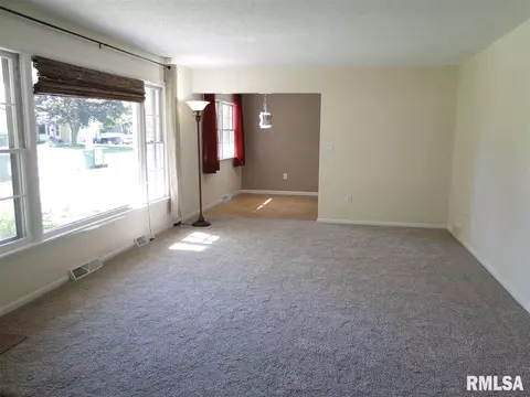 108 Jana Rd, Macomb, IL 61455 photo 6