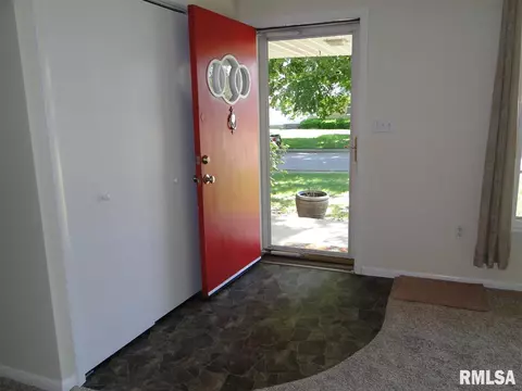 108 Jana Rd, Macomb, IL 61455 photo 4