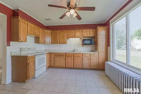 200 E Kauffman St, Congerville, IL 61729 photo 15