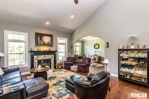 8801 N Westpoint Ct, Edwards, IL 61528 photo 4