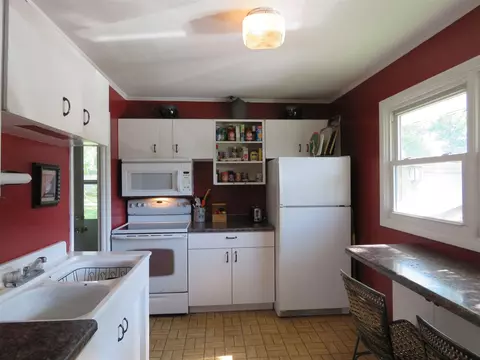 402 W Maple Dr, Eureka, IL 61530 photo 3