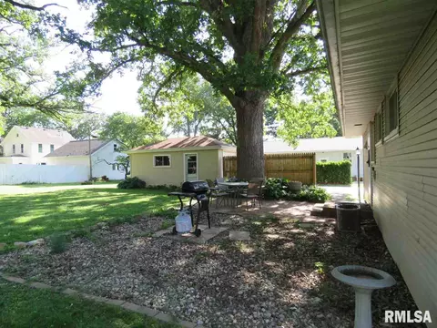 402 W Maple Dr, Eureka, IL 61530 photo 18