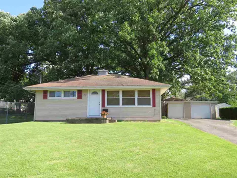 402 W Maple Dr, Eureka, IL 61530 photo 1