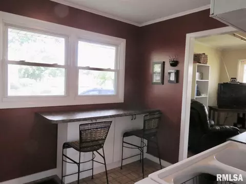 402 W Maple Dr, Eureka, IL 61530 photo 5