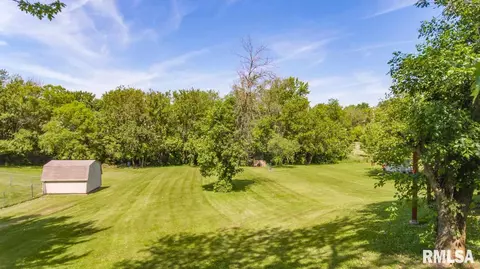 208 Pine Cir, Eureka, IL 61530 photo 4