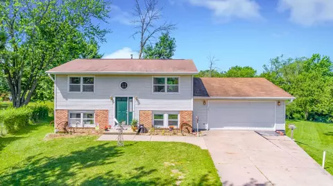 208 Pine Cir, Eureka, IL 61530 photo 2