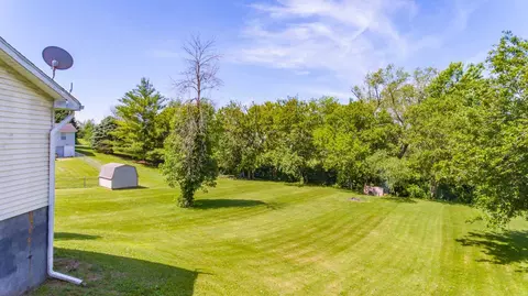 208 Pine Cir, Eureka, IL 61530 photo 3