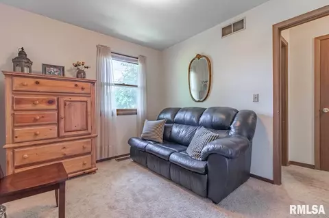 208 Pine Cir, Eureka, IL 61530 photo 35