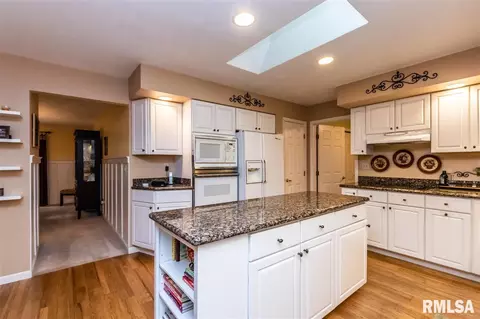 700 Bayside Dr, Germantown Hills, IL 61548 photo 9