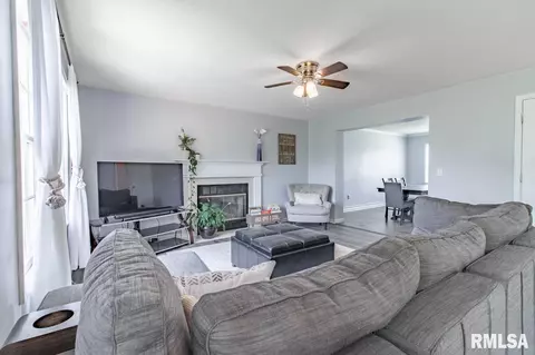 2411 W Marks Pl, Dunlap, IL 61525 photo 10