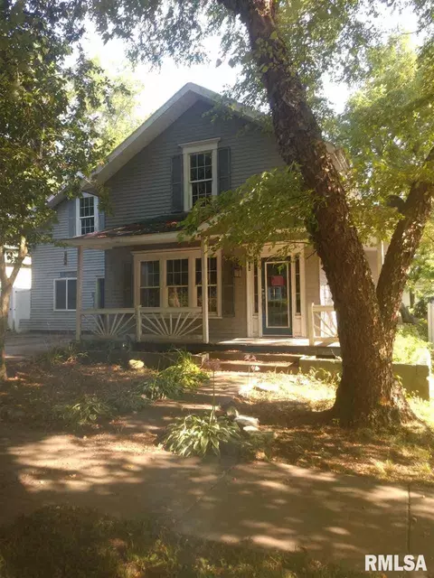 404 W 3rd St, Delavan, IL 61734 photo 3