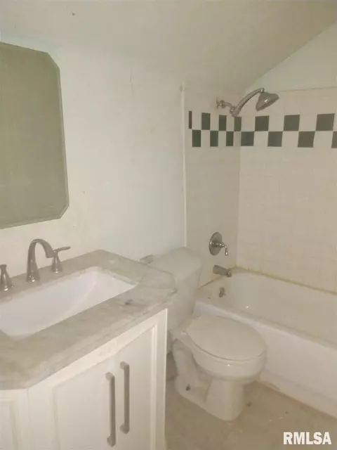 404 W 3rd St, Delavan, IL 61734 photo 20