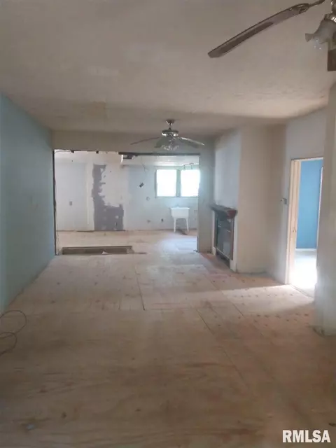 404 W 3rd St, Delavan, IL 61734 photo 11