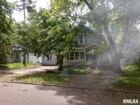 404 W 3rd St, Delavan, IL 61734 photo 1