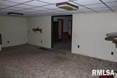609 Custer Pl, Canton, IL 61520 photo 8