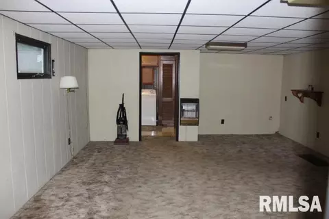 609 Custer Pl, Canton, IL 61520 photo 7