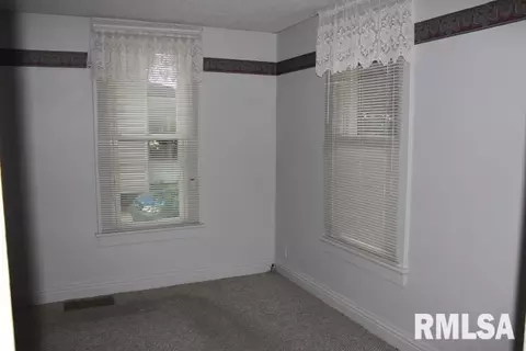 609 Custer Pl, Canton, IL 61520 photo 13