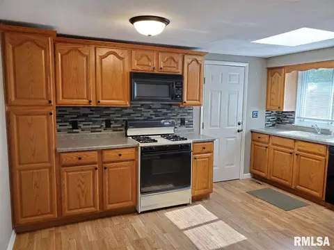 208 Jo Ave, Germantown Hills, IL 61548 photo 6