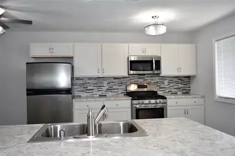 1257 E Locust St, Canton, IL 61520 photo 7